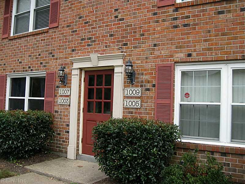 1st image of 1003 Barclay Sq