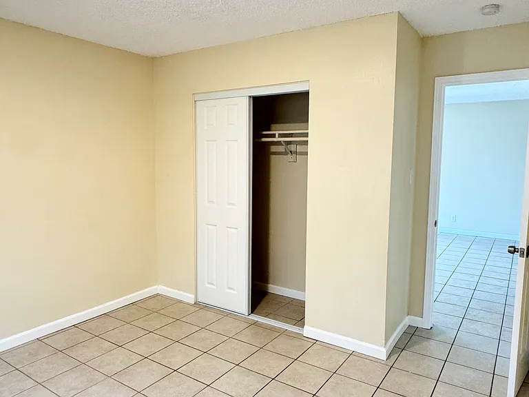 127 E Louise St #3 — Photo 6