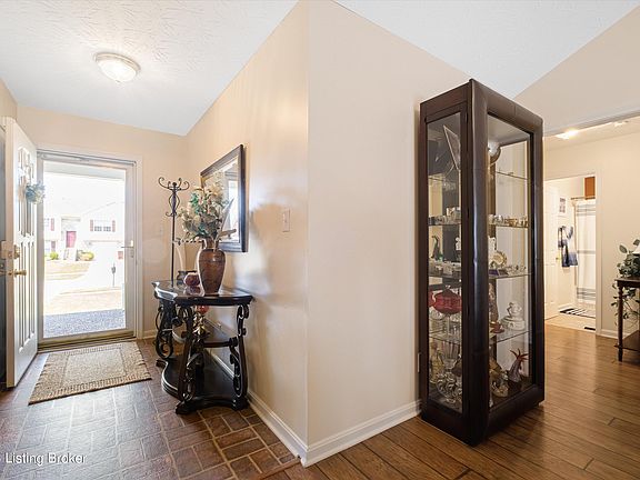 3rd image of 185 Spencer Ln