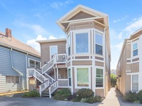 5851 Vallejo St, Emeryville, CA