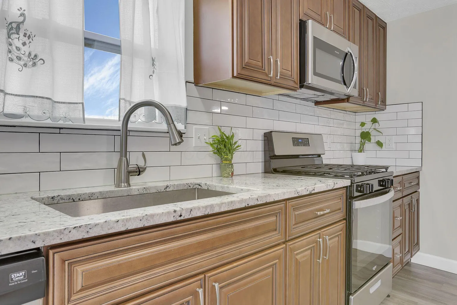 358 Woodlawn Ave photo 1