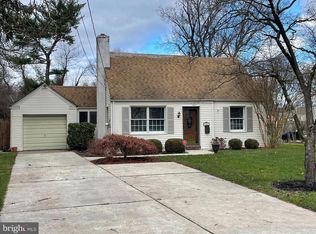 320 Evergreen Dr, Moorestown, NJ 08057