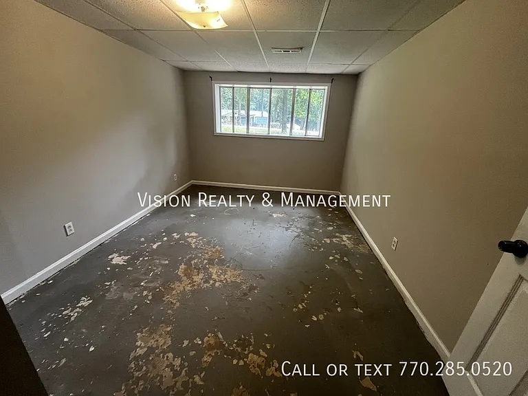 150 Castlegate Cir — Photo 32