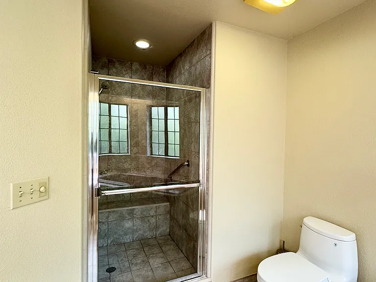 721 William Ct — Photo 17