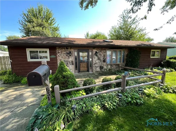 631 Woodward Ave, Fostoria, OH 44830