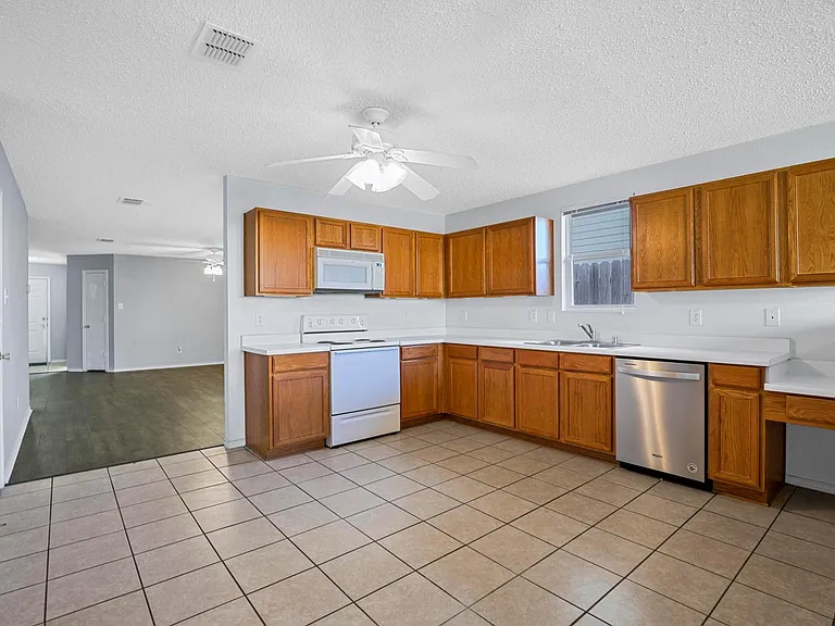 1713 Baxter Springs Dr — Photo 11