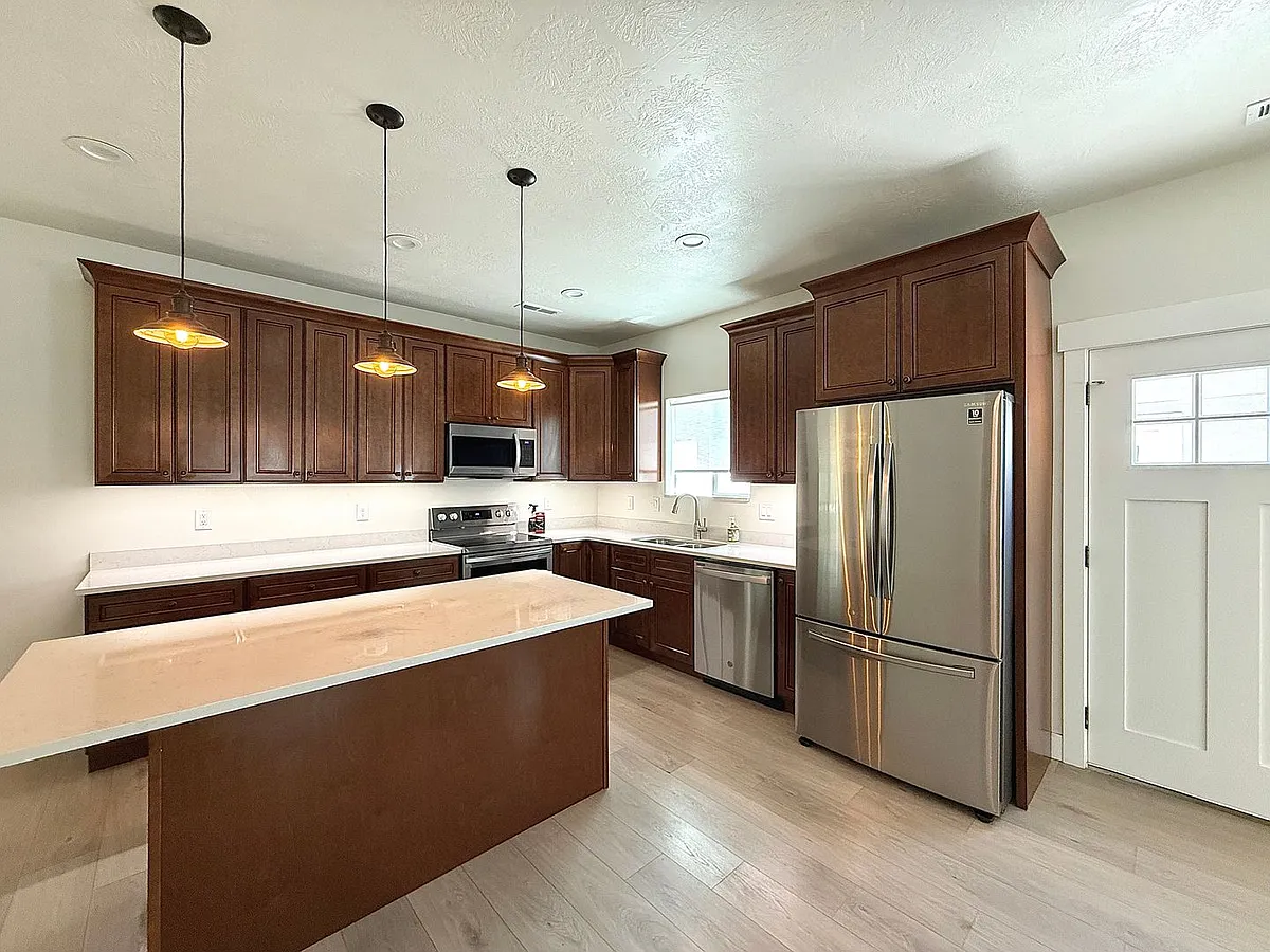 Building Photo - 3974 W Red Tail Dr #B