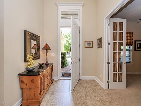 182 Marsh Hollow Rd-Foyer
