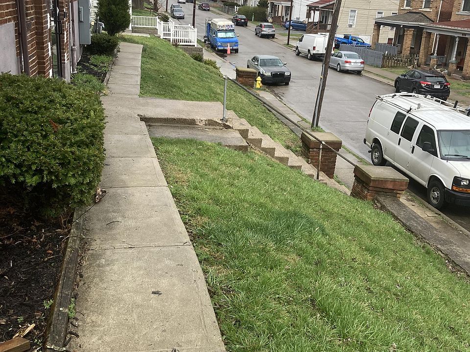 front sidewalk & street view parking