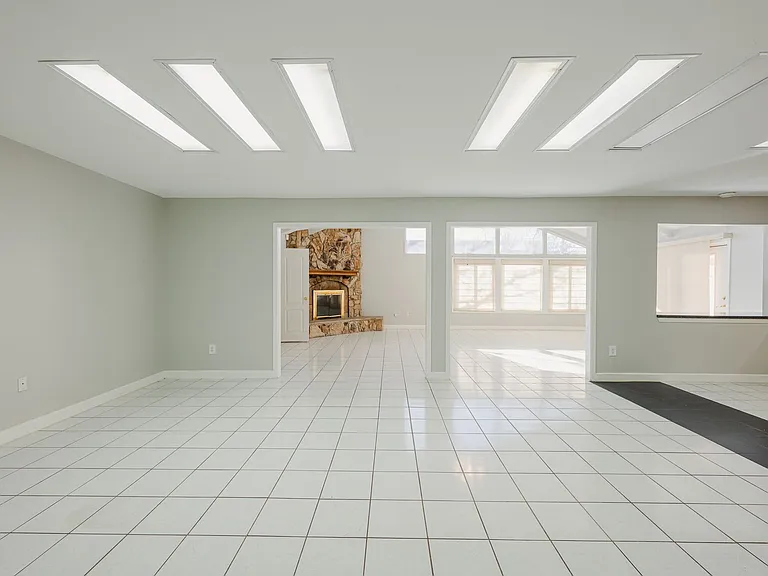 4018 Amherst Ave — Photo 6