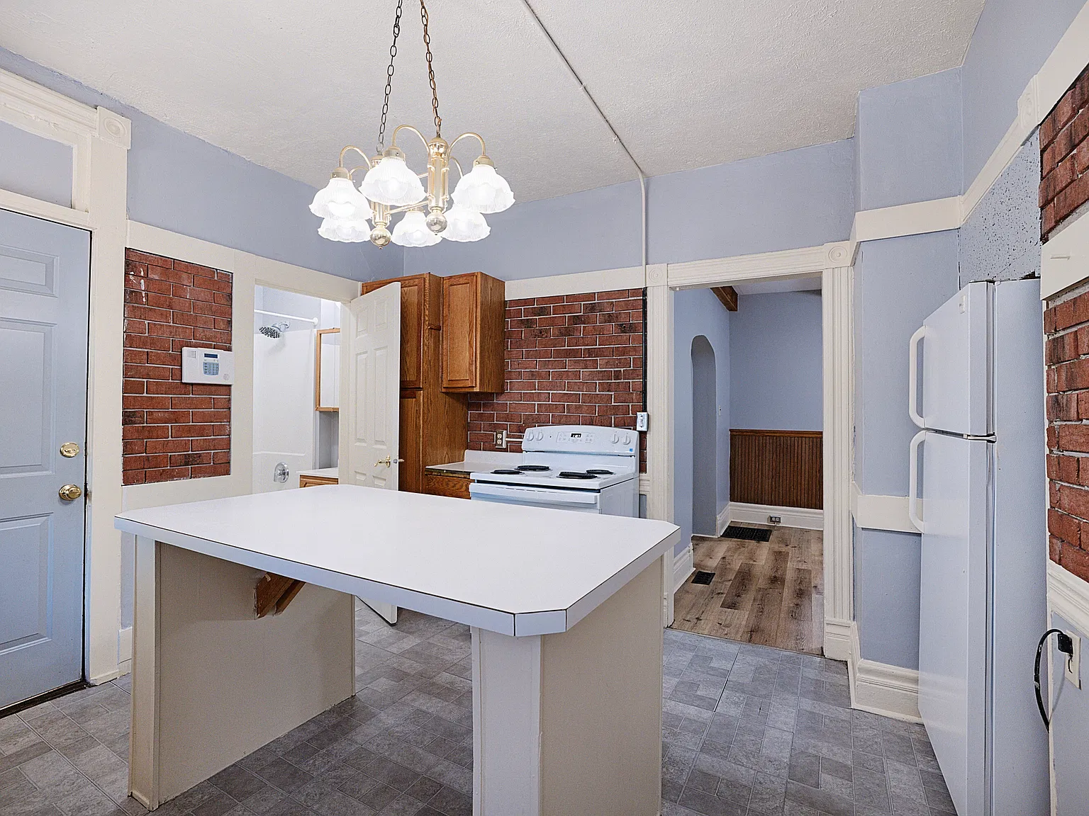 3 bed, 1060 sqft, $1,209 — Photo 1