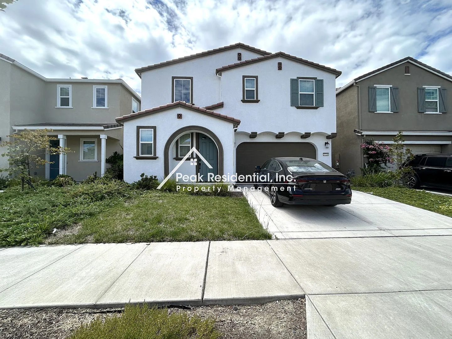 Beautiful 4 bedroom 3.5 bathroom home — Photo 1