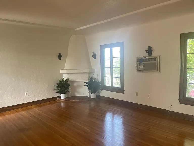 672 Euclid Ave #1/2 — Photo 6