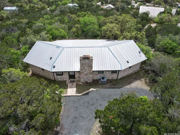 94 BLUEBONNET DR, ConCan, TX 78838