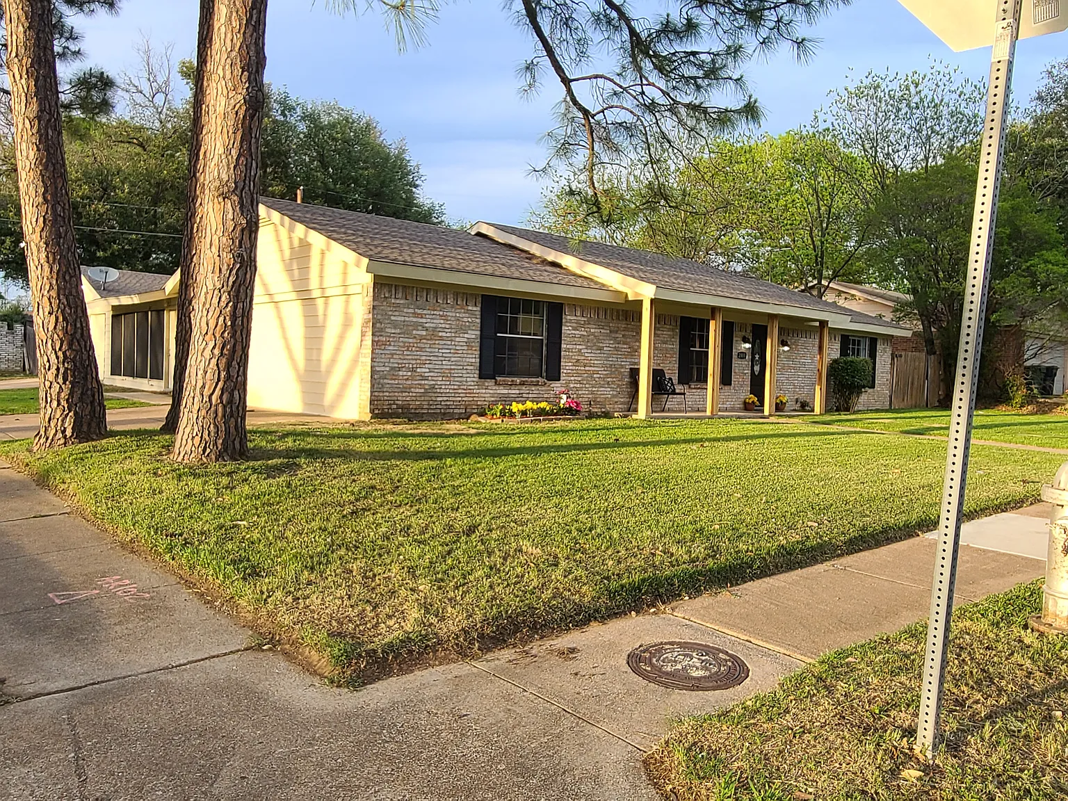 4 bed, 2300 sqft, $2,595 — Photo 4