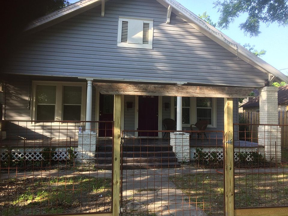 Unit for rent is on the left side. large porch, fenced-in fr