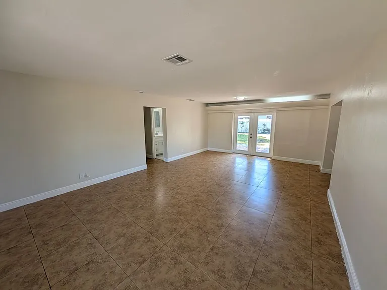 180 Penn Way — Photo 3