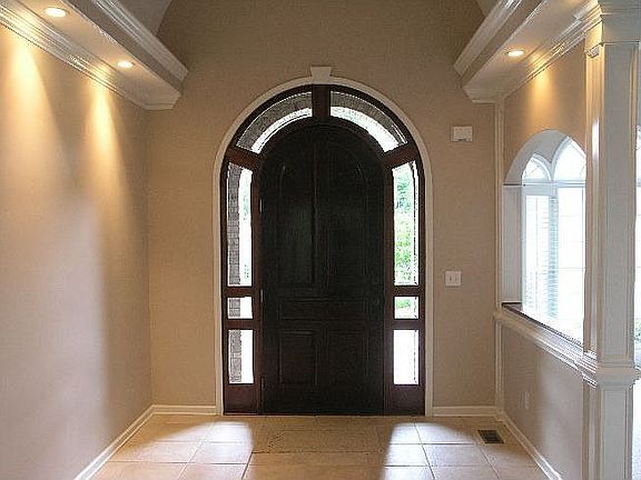 Dramatic foyer lighting