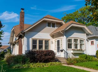 2203 N 62nd St, Wauwatosa, WI 53213
