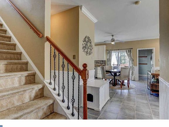 5th image of 222 Beaumont Dr