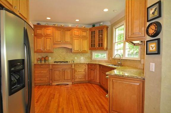 5th image of 4907 Lexington Ln