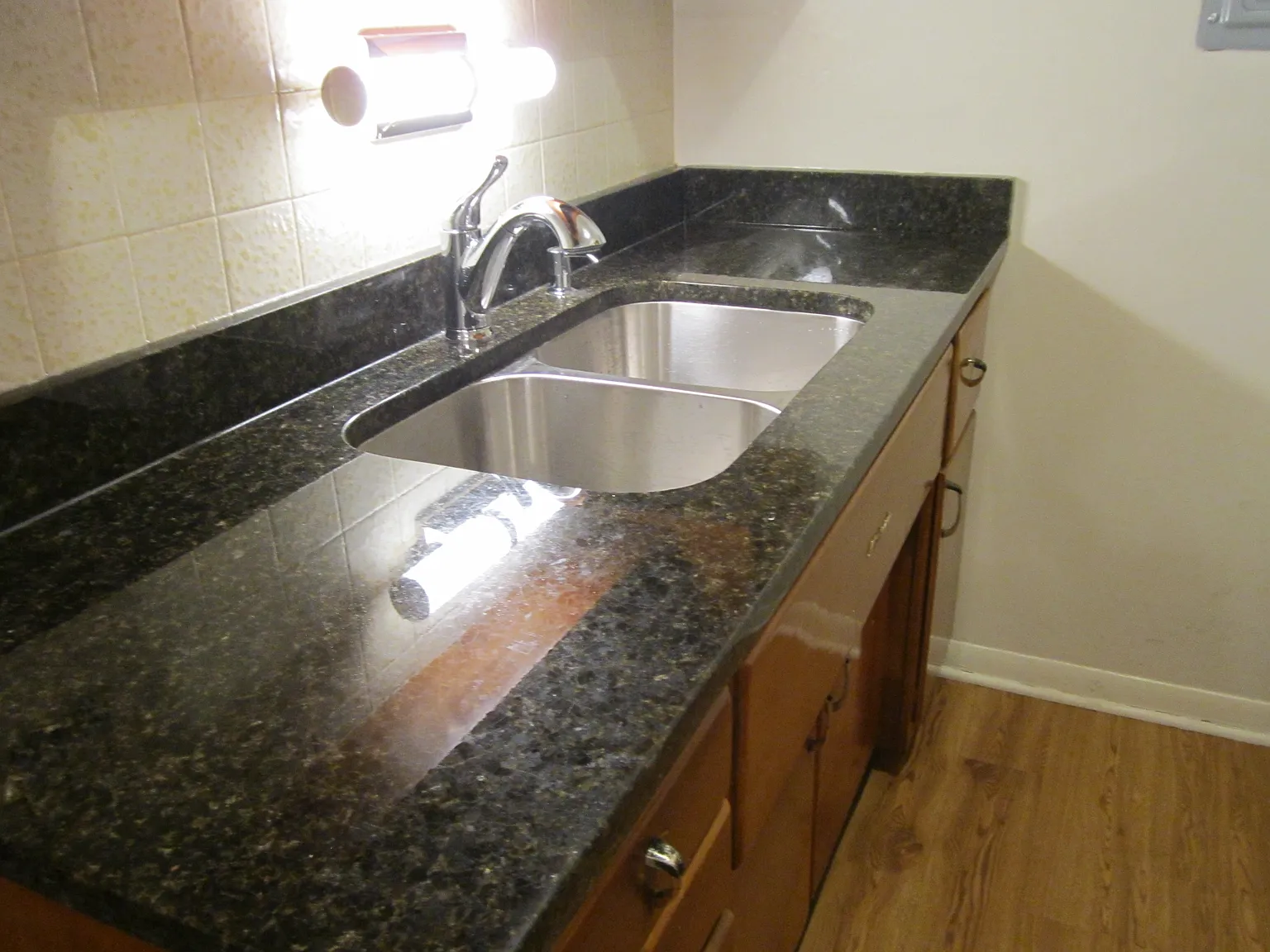 365 Oak Street — Photo 2