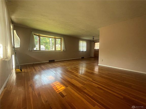 5th image of 704 W Market St