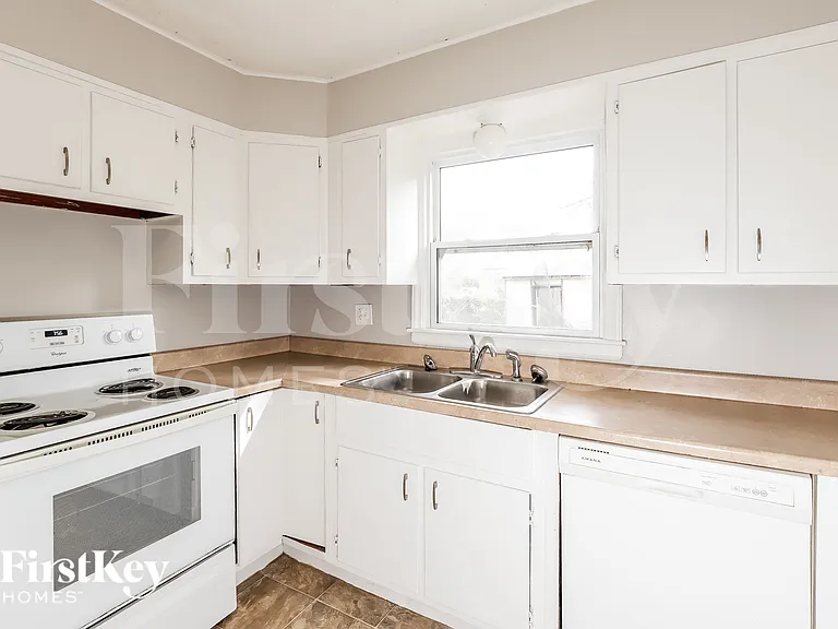 1403 NE 67th Pl — Photo 9