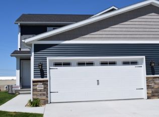 1006 Hummingbird Cir, Waterloo, IA 50702