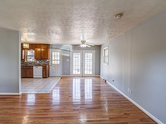 5th image of 635 Collington Dr