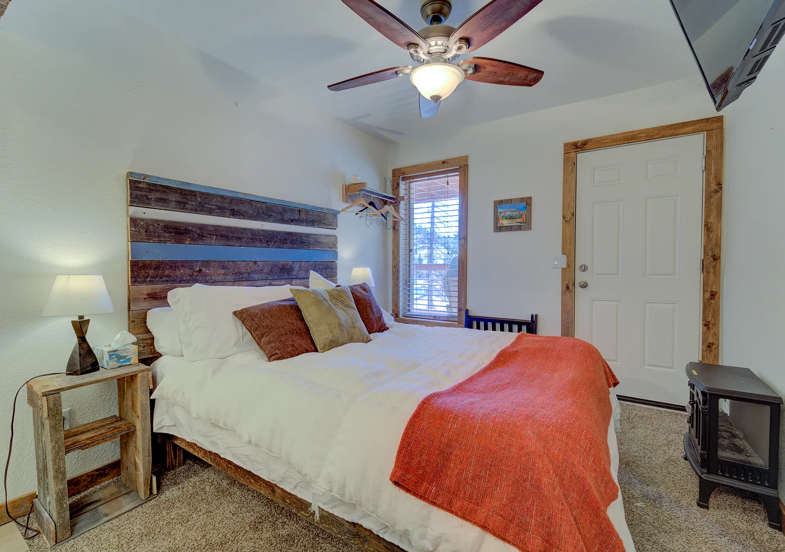 Studio, 200 sqft, $1,300 — Photo 1