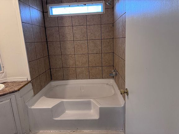 5th image of 7200 S Clear Creek Rd