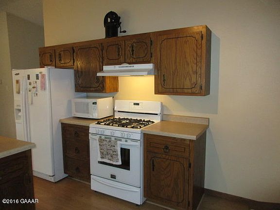 3rd image of 728 Janes Circle Dr SW