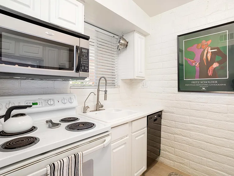 7318 E Mariposa Dr #8 — Photo 2