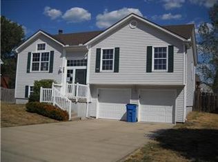 1005 Peggy Dr, Greenwood, MO 64034