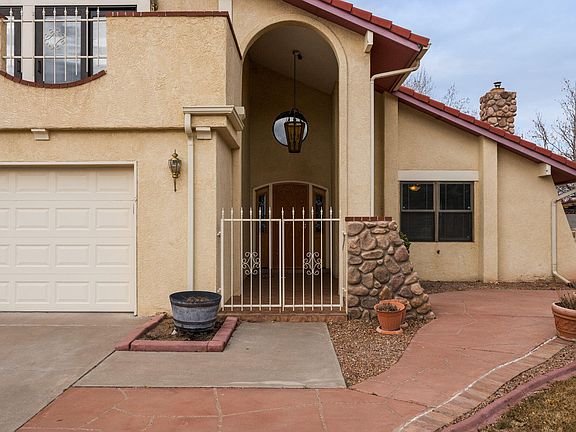 3rd image of 5801 Flor Del Rey NW