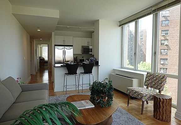 4th image of 1510 Lexington Ave APT 8J