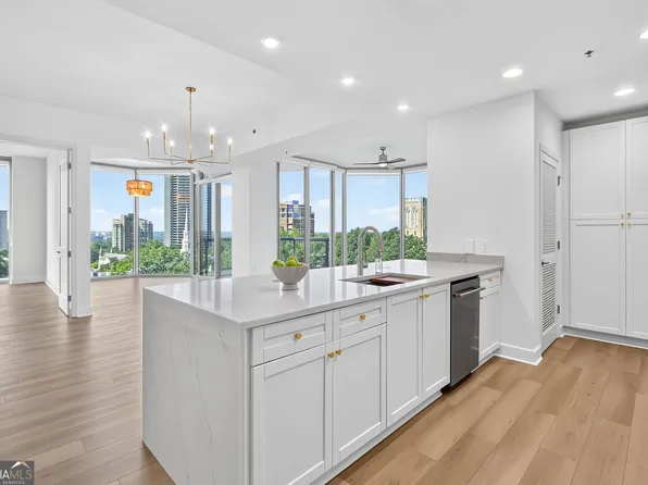 2795 Peachtree Rd NE Unit 802, Atlanta, GA 30305