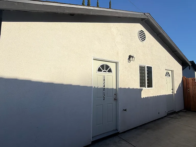 18242 Saticoy St #1 — Photo 2