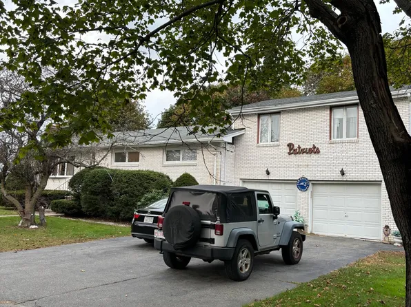 14 Zito Dr, Saugus, MA 01906