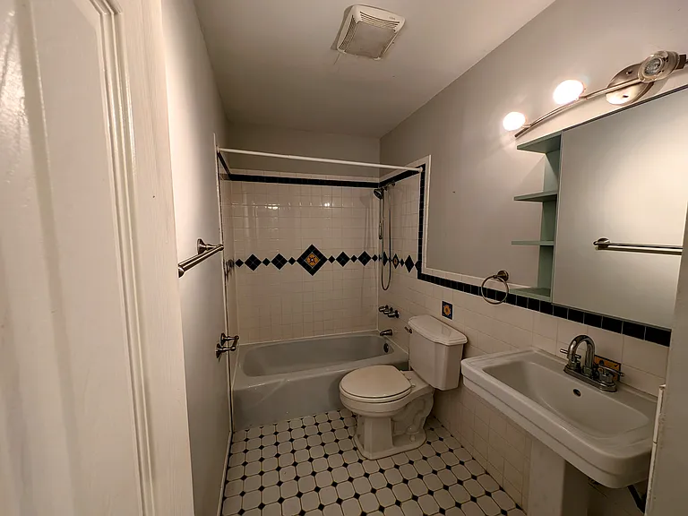 3518 State Line Rd — Photo 5