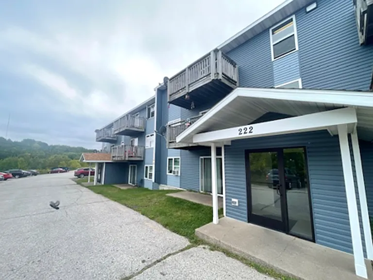 220 Pecan Ave — Photo 2