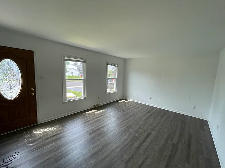 3314 Roxbury Rd — Photo 3