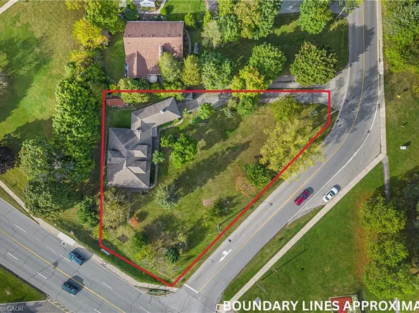 21 1st Ave, Welland, ON L3C 1X7