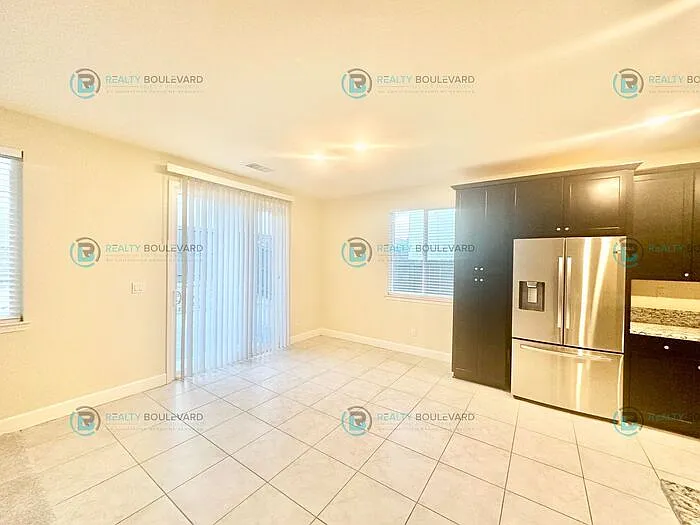 4 bed, 2.0 bath, 1947 sqft, $2,795 — Photo 4