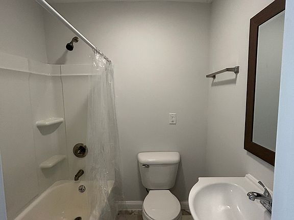 4th image of 602 Estes St