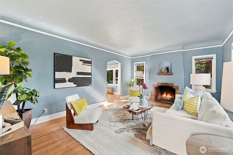 3rd image of 3910 Woodlawn Avenue N