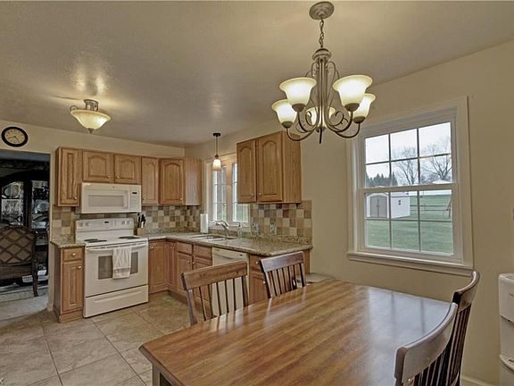 2nd image of 2963 Saginaw Dr