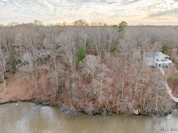 29&86 Alcove Dr, Boydton, VA 23917