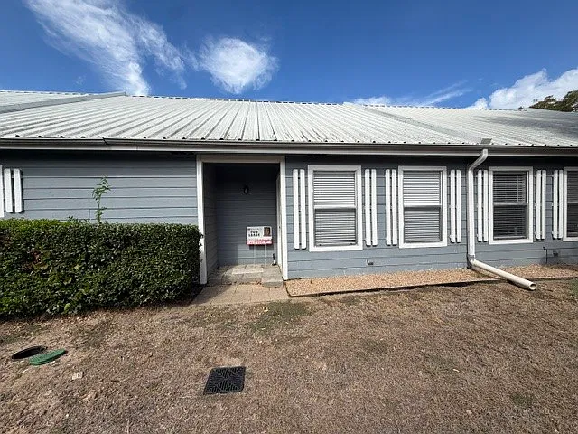 803 E Main St